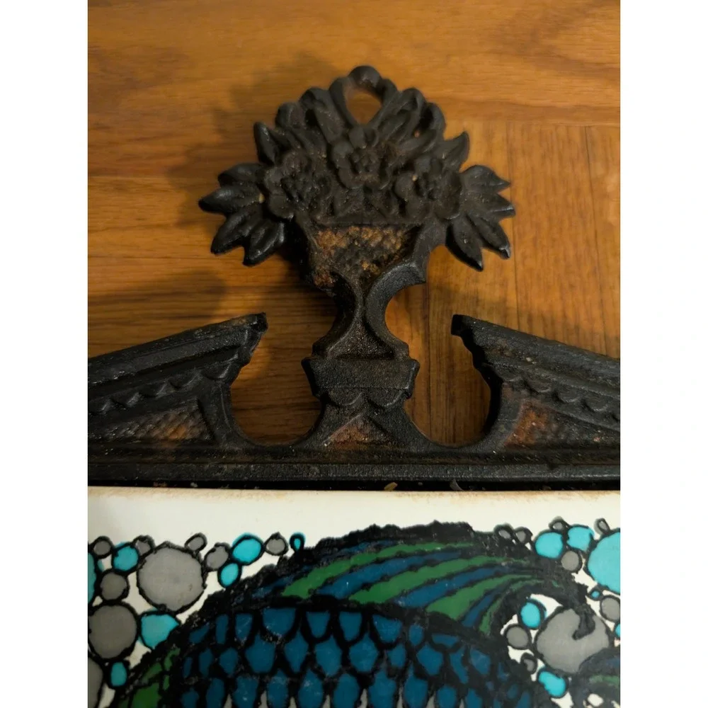Vintage Cast Iron Trivet Fish Or Cut Bait Made In Japan Tile MCM‎ Mid Century